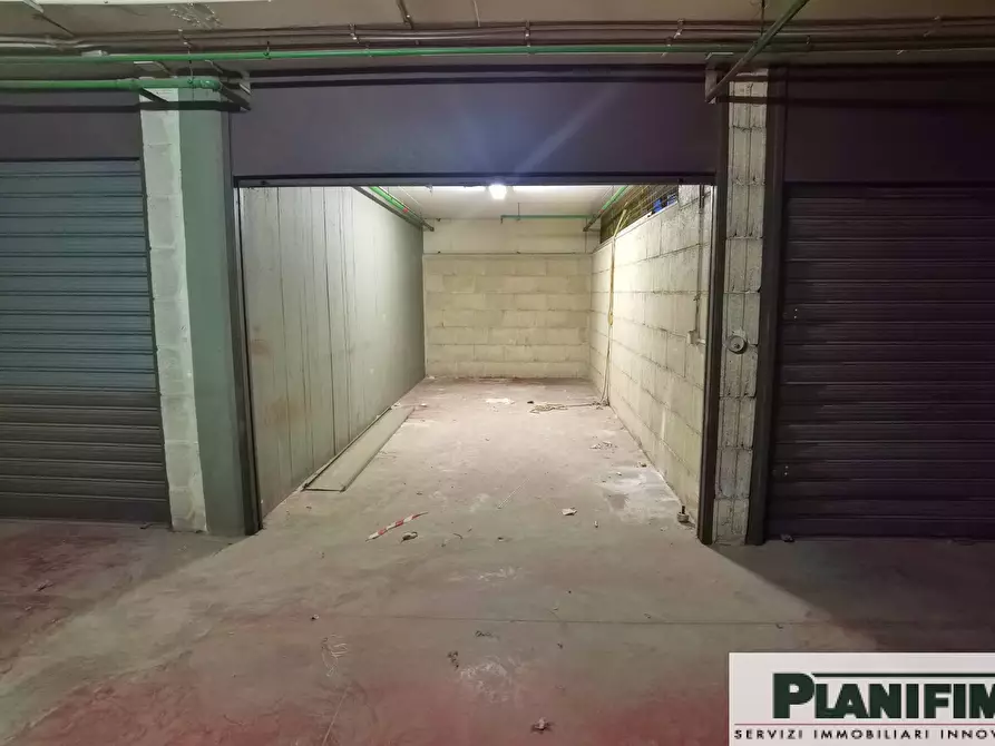 Immagine 5 di Box auto in vendita  in VIA GIOVANNI AMENDOLA 172 a Bari
