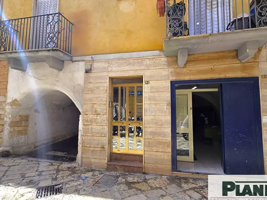 Immagine 2 di Appartamento in vendita  in Corso Vittorio Emanuele 129 a Bari