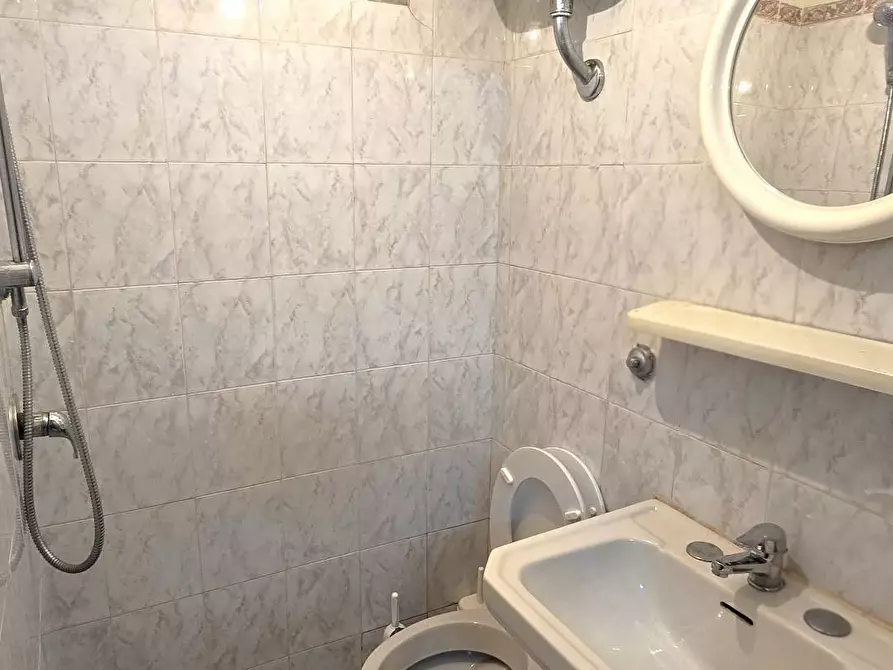 Immagine 6 di Appartamento in vendita  in Corso Vittorio Emanuele 129 a Bari