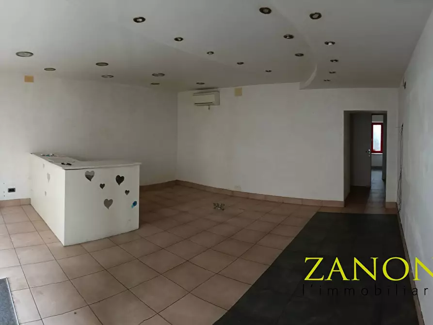 Immagine 6 di Locale commerciale in affitto  in Via Friuli a Cormons