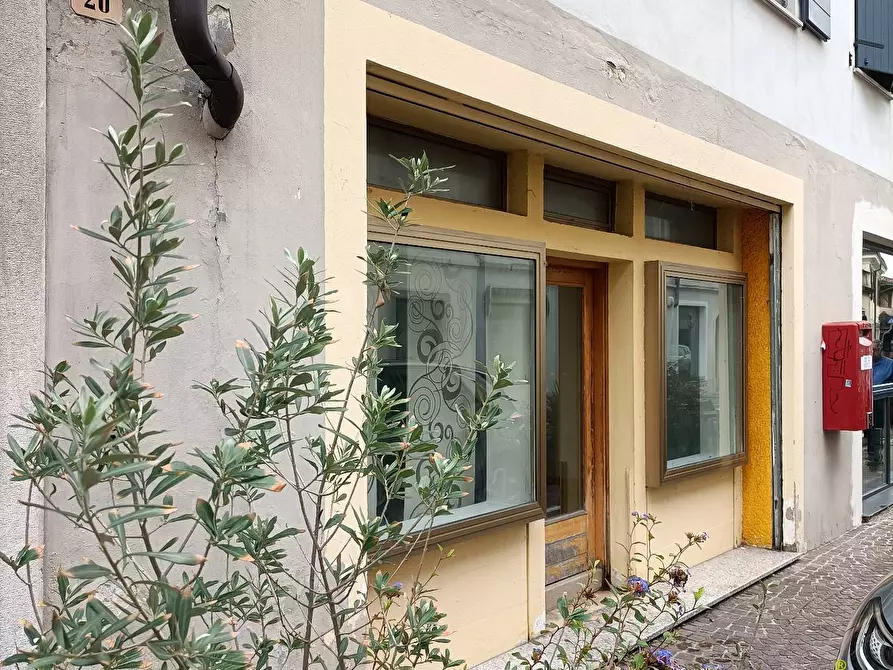 Immagine 1 di Locale commerciale in affitto  in Via Friuli a Cormons