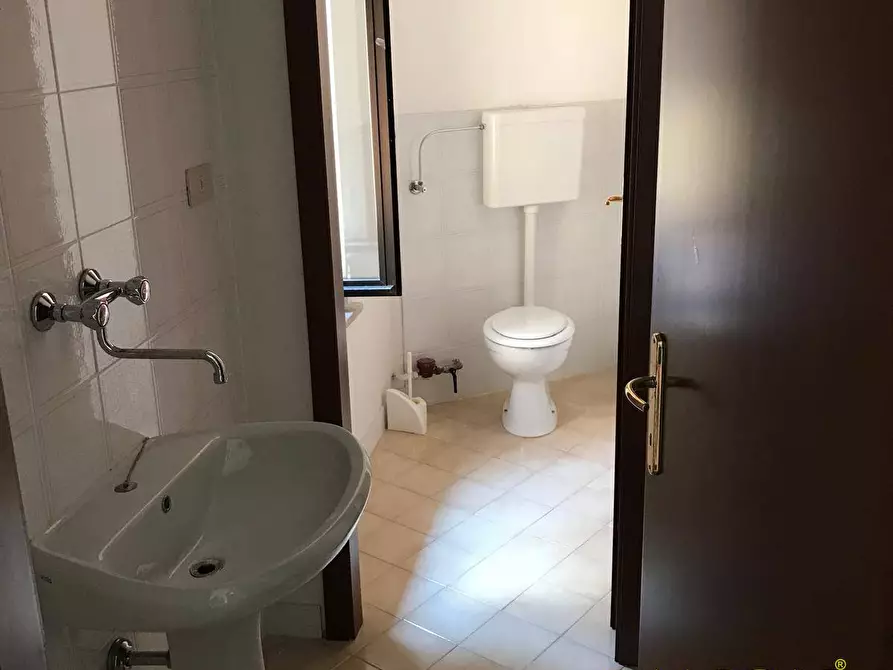 Immagine 12 di Ufficio in affitto  in Via Udine a Cormons