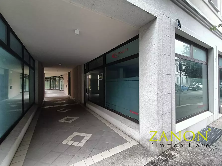 Immagine 5 di Locale commerciale in affitto  in Via Codelli a Gorizia