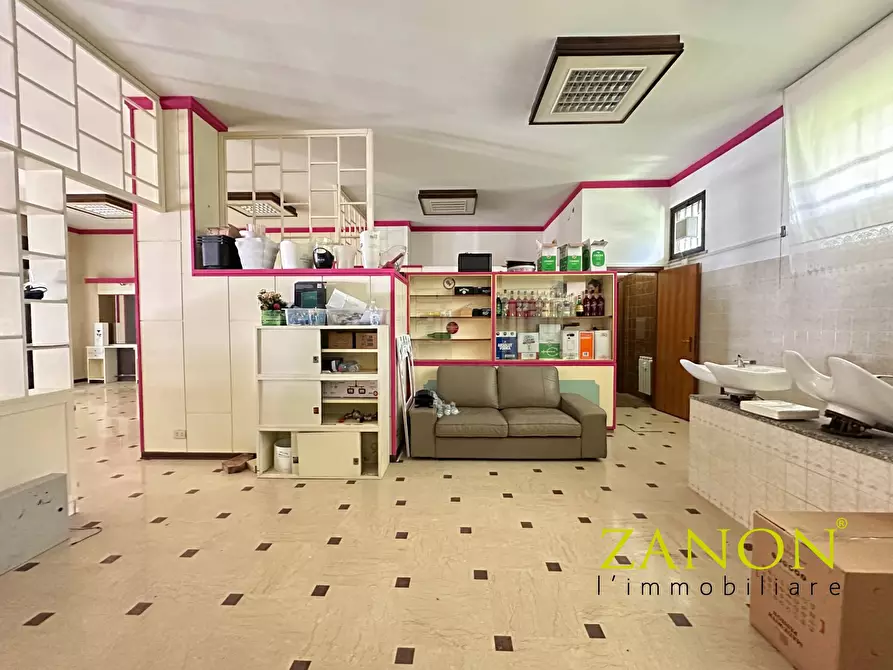 Immagine 10 di Locale commerciale in affitto  in Via Bellini a Gorizia