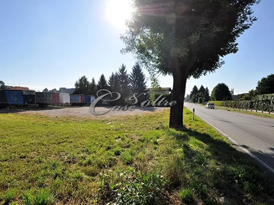 Immagine 3 di Locale commerciale in vendita  in Strada Statale dei Giovi a Fino Mornasco