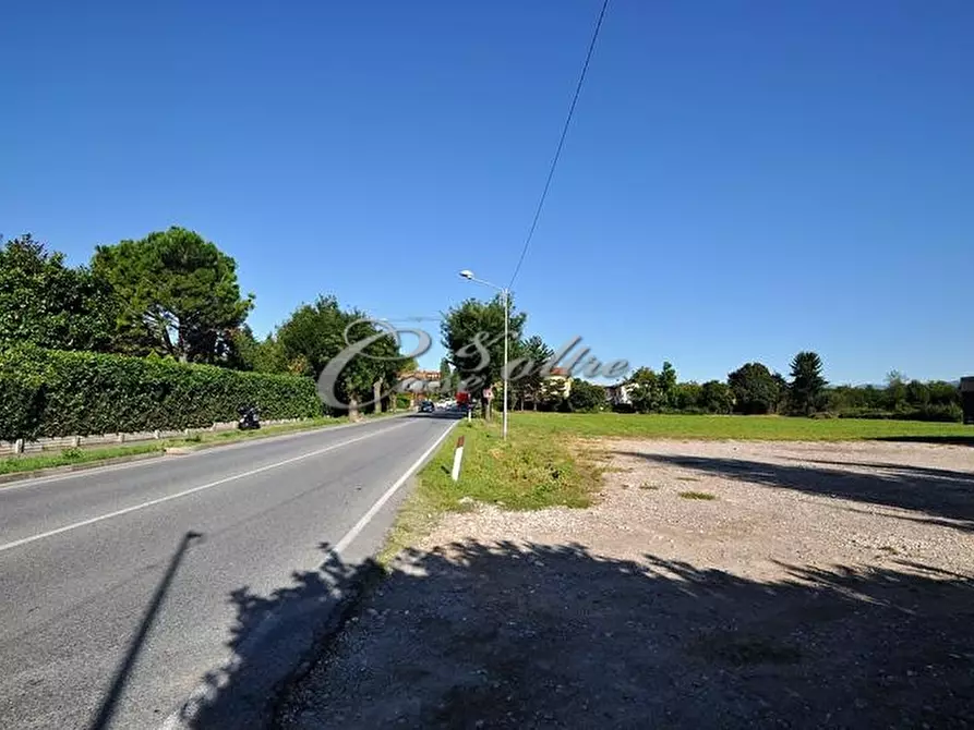 Immagine 1 di Locale commerciale in vendita  in Strada Statale dei Giovi a Fino Mornasco