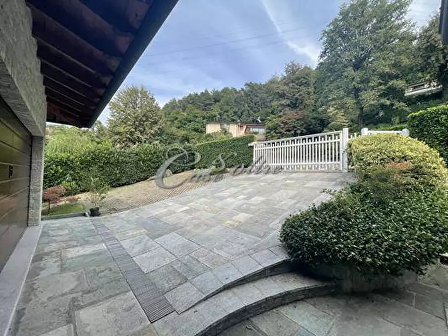 Immagine 7 di Villa in vendita  in Strada Privata del Golf a Olgiate Comasco