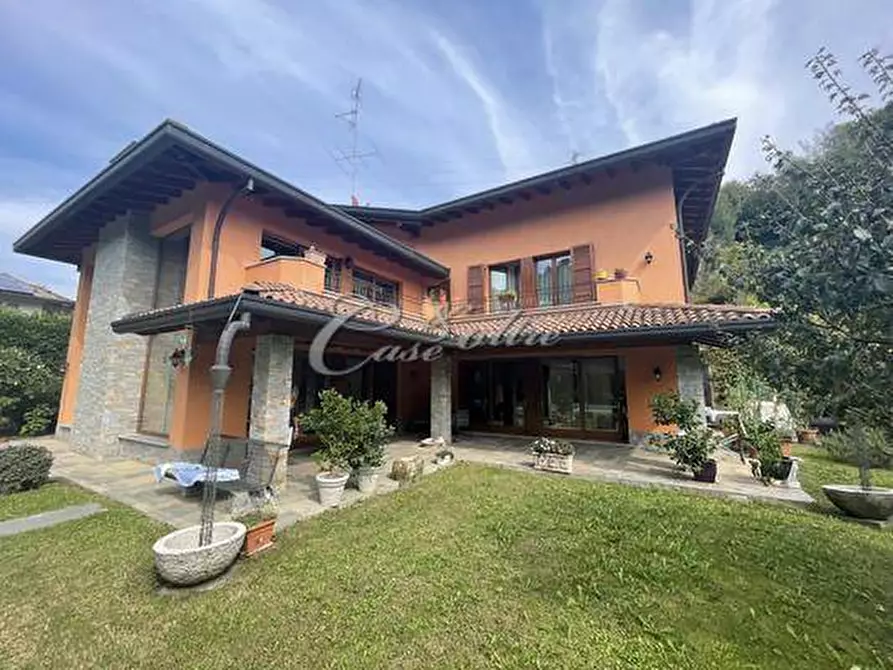 Immagine 1 di Villa in vendita  in Strada Privata del Golf a Olgiate Comasco