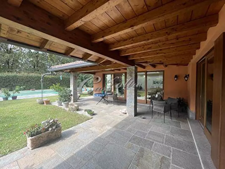 Immagine 4 di Villa in vendita  in Strada Privata del Golf a Olgiate Comasco