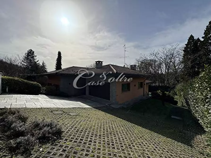 Immagine 8 di Villa in vendita  in Strada Privata del Golf a Olgiate Comasco