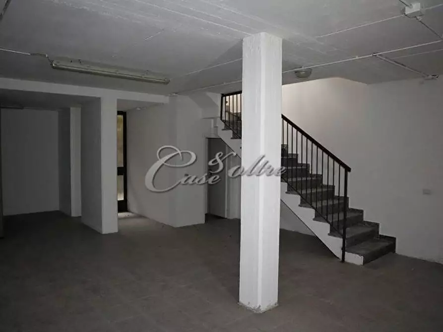 Immagine 11 di Negozio in vendita  in Via Crocifisso a Arosio