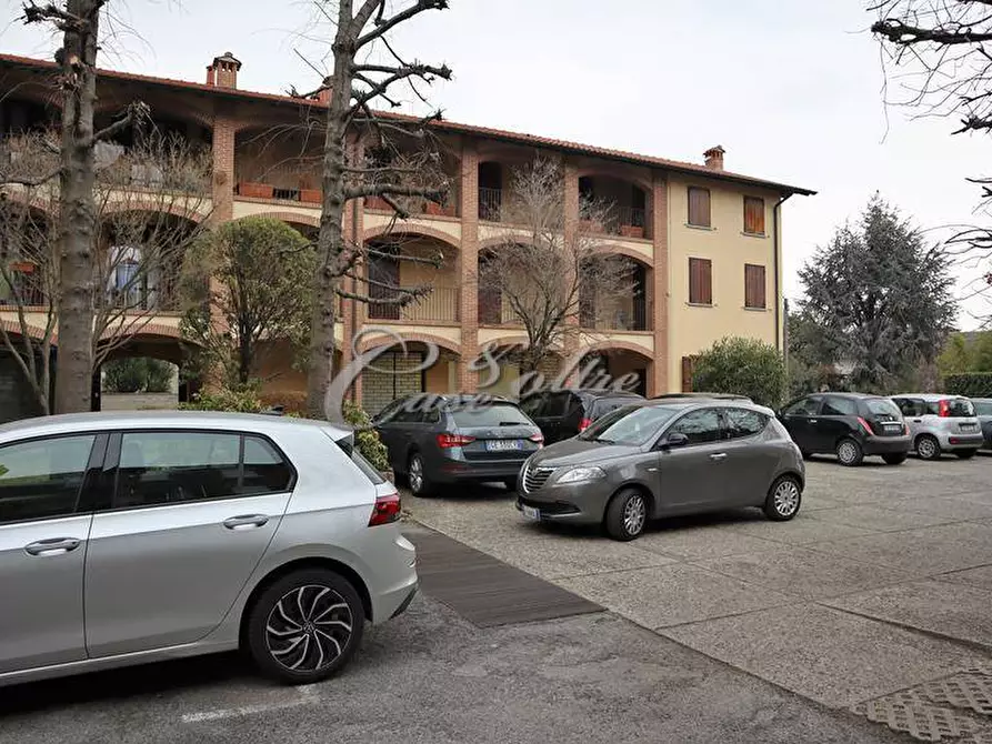 Immagine 15 di Negozio in vendita  in Via Crocifisso a Arosio