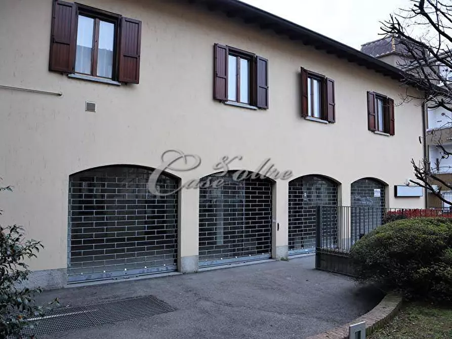 Immagine 3 di Negozio in vendita  in Via Crocifisso a Arosio