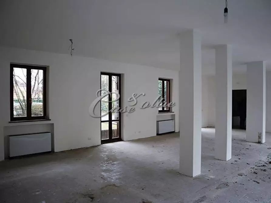 Immagine 8 di Negozio in vendita  in Via Crocifisso a Arosio