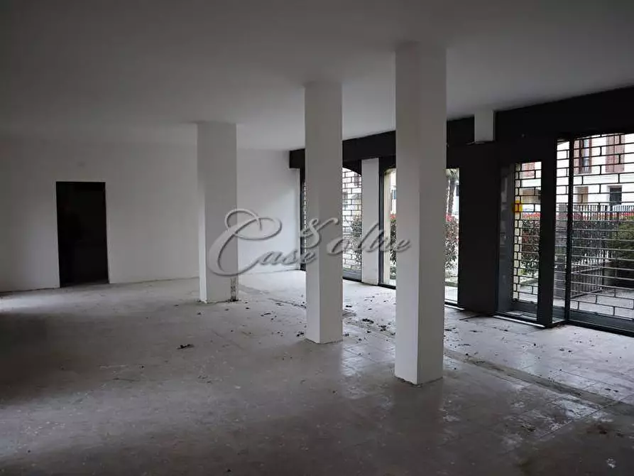Immagine 5 di Negozio in vendita  in Via Crocifisso a Arosio