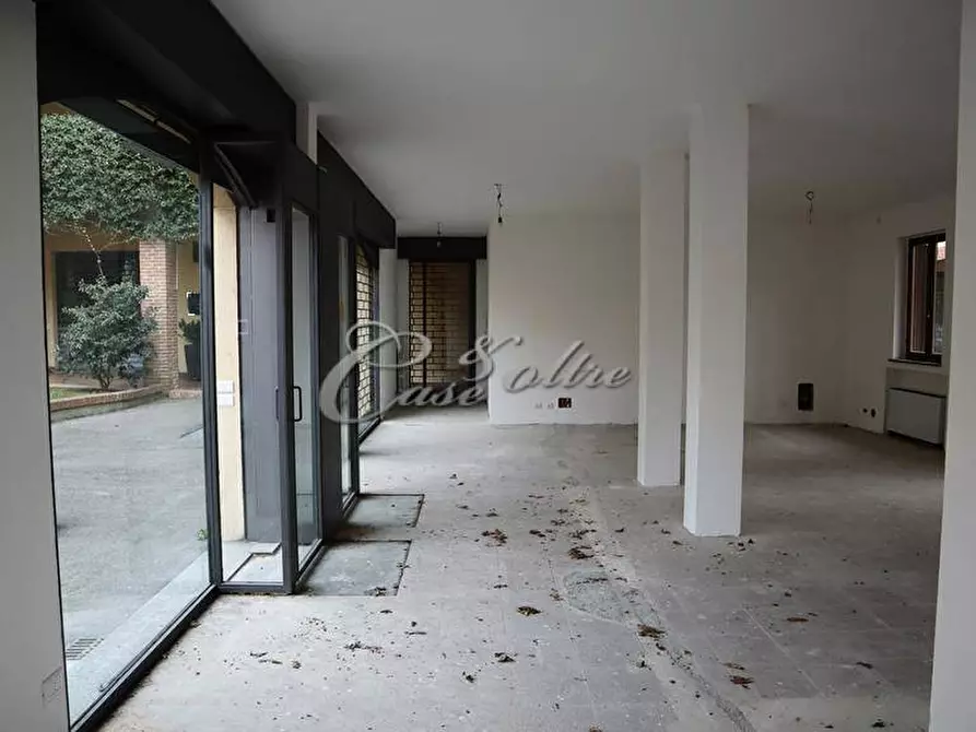 Immagine 7 di Negozio in vendita  in Via Crocifisso a Arosio