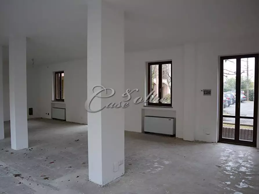 Immagine 9 di Negozio in vendita  in Via Crocifisso a Arosio