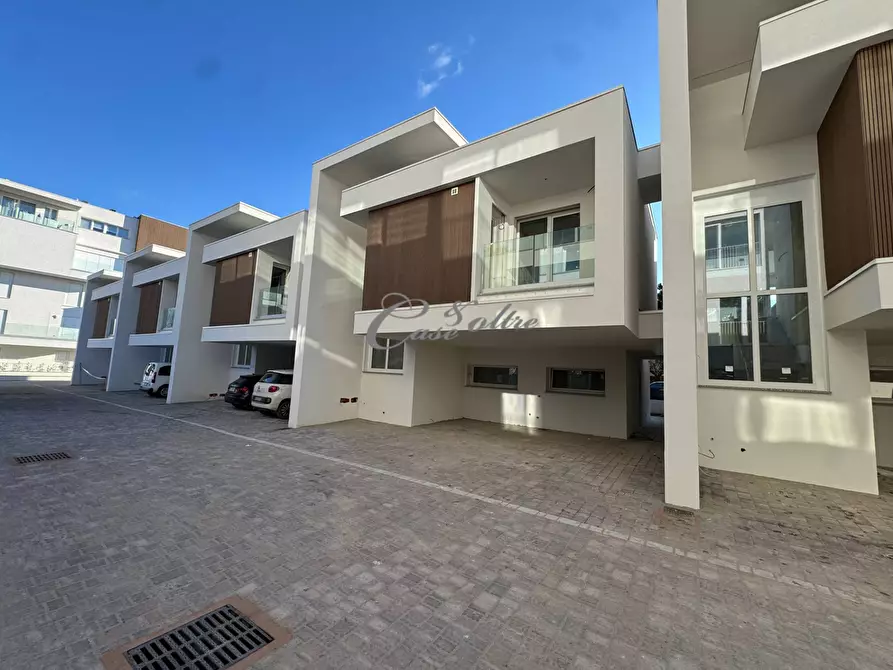 Immagine 10 di Villa in vendita  in Via Silvio Pellico a Cantù