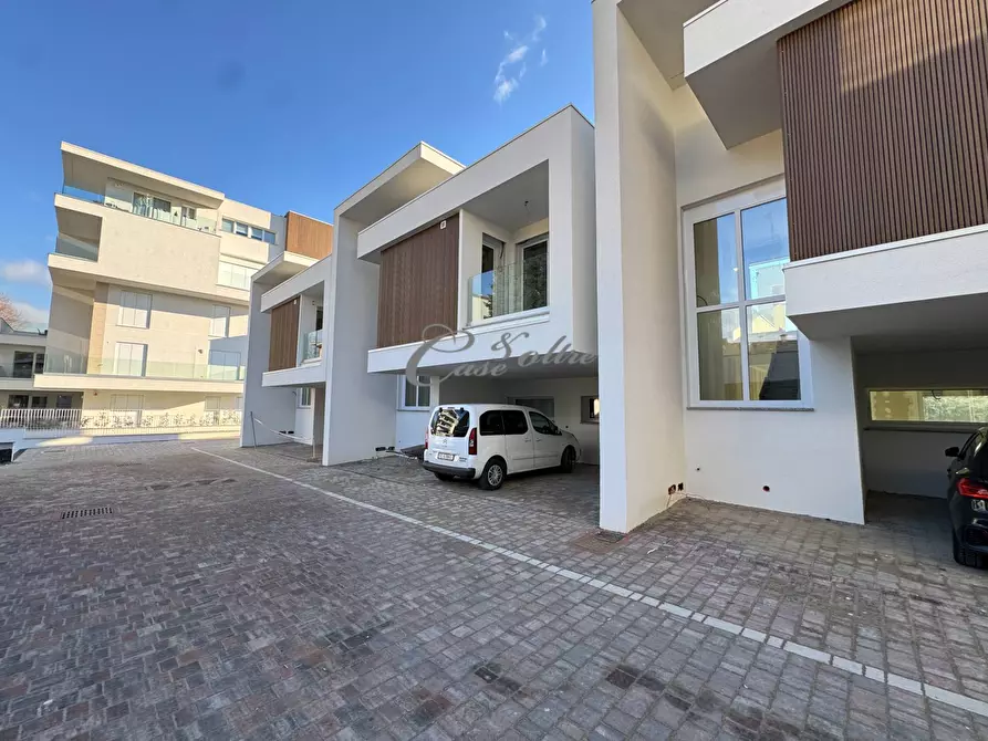 Immagine 11 di Villa in vendita  in Via Silvio Pellico a Cantù