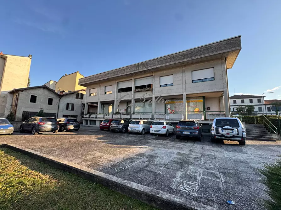 Immagine 4 di Negozio in vendita  in Via Don Luigi Meroni a Arosio