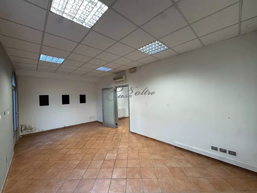 Immagine 23 di Negozio in vendita  in Via Don Luigi Meroni a Arosio