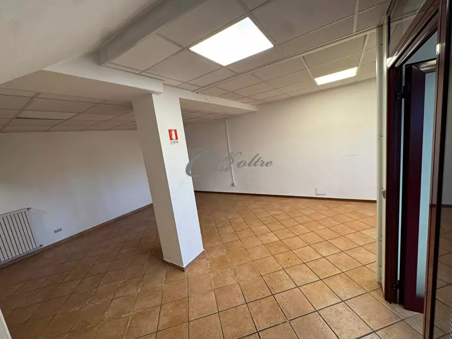 Immagine 28 di Negozio in vendita  in Via Don Luigi Meroni a Arosio