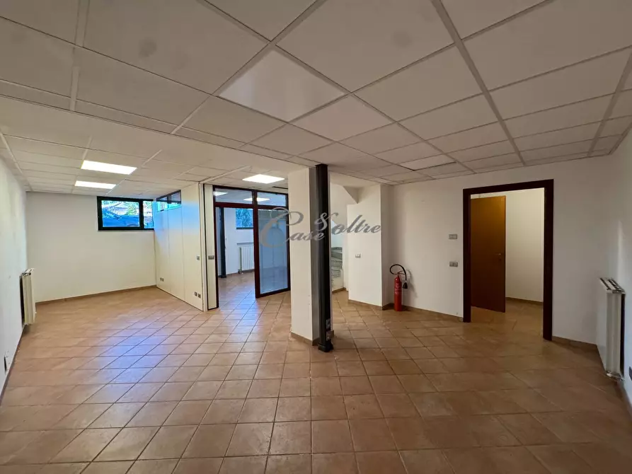 Immagine 30 di Negozio in vendita  in Via Don Luigi Meroni a Arosio