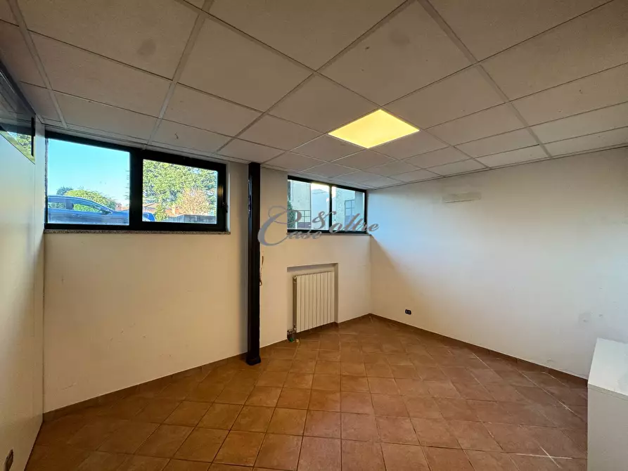 Immagine 31 di Negozio in vendita  in Via Don Luigi Meroni a Arosio
