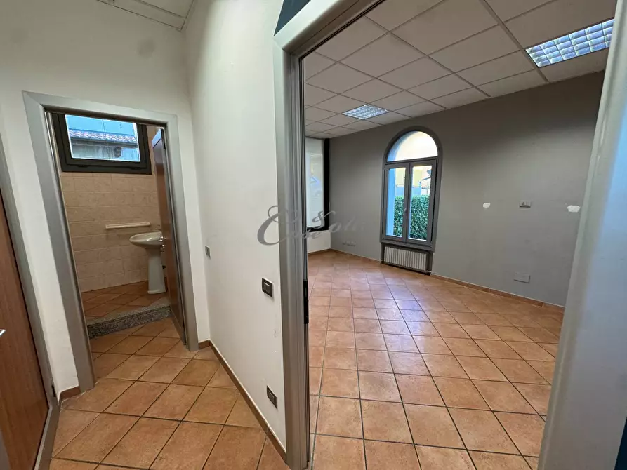 Immagine 20 di Negozio in affitto  in Via Don Luigi Meroni a Arosio