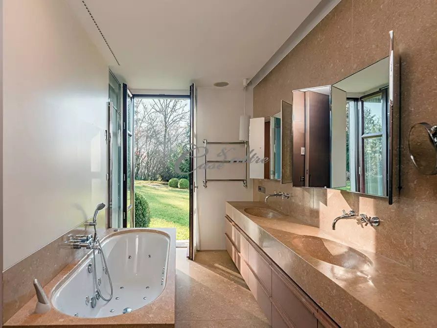 Immagine 27 di Villa in vendita  in Strada Privata del Ronco a Arosio