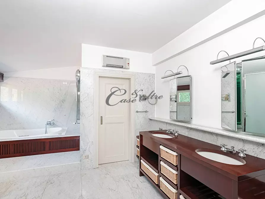 Immagine 37 di Villa in vendita  in Strada Privata del Ronco a Arosio