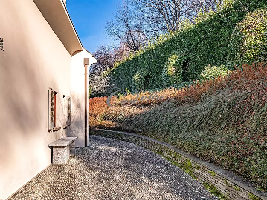 Immagine 10 di Villa in vendita  in Strada Privata del Ronco a Arosio