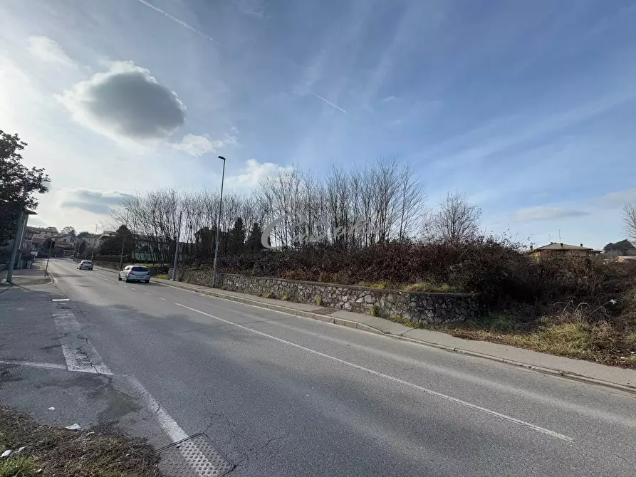 Immagine 2 di Locale commerciale in vendita  in Via Brianza a Cantù