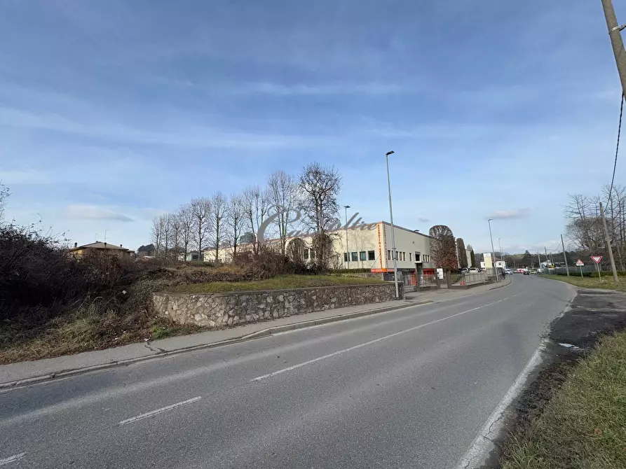 Immagine 9 di Locale commerciale in vendita  in Via Brianza a Cantù