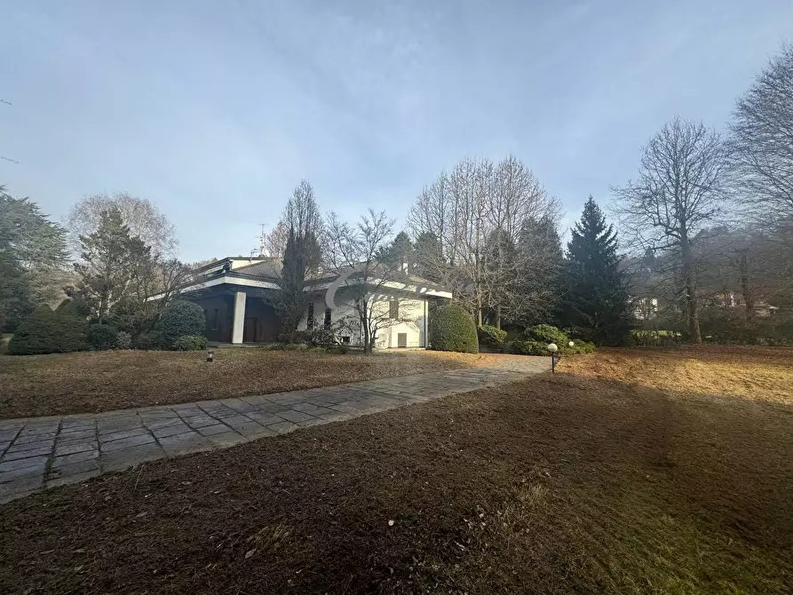 Immagine 4 di Villa in vendita  in Strada Privata del Faggio a Arosio