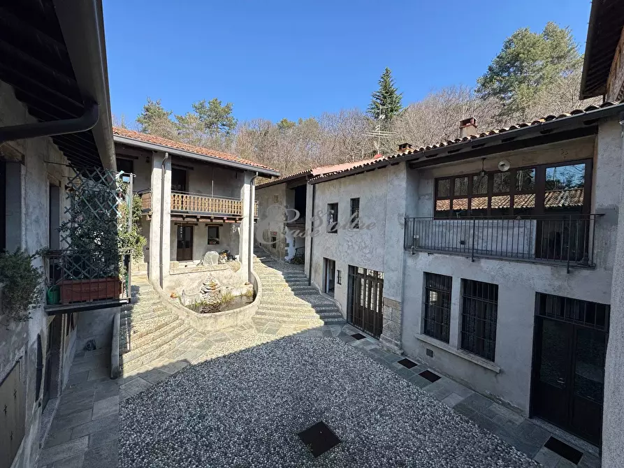 Immagine 10 di Villa in vendita  in Via Bronno a Como