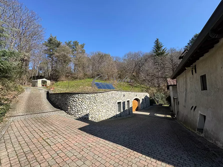 Immagine 7 di Rustico / casale in vendita  in Via Bronno a Como