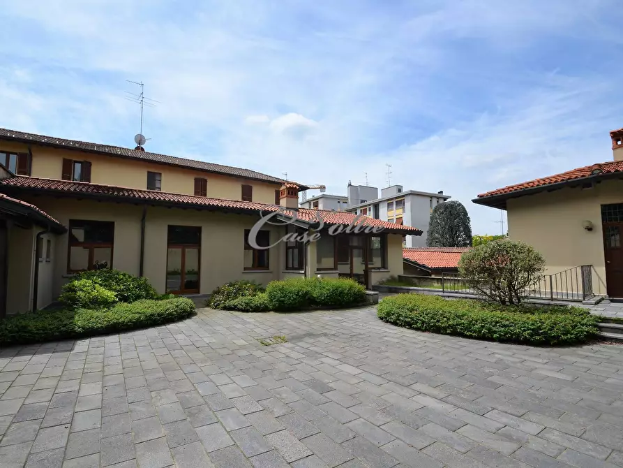 Immagine 2 di Palazzo in vendita  in Via Chiavelli a Cantù