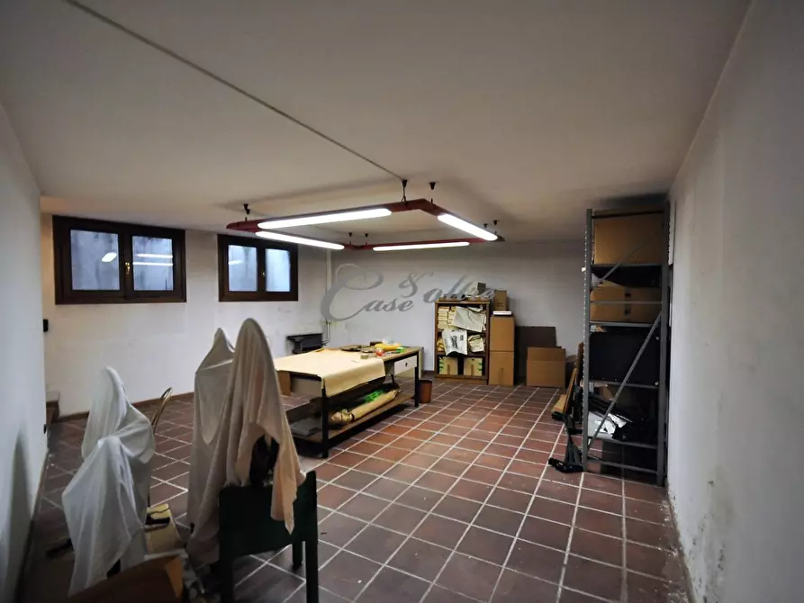 Immagine 20 di Palazzo in vendita  in Via Chiavelli a Cantù