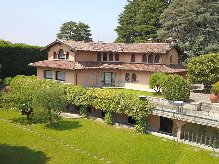 Immagine 1 di Villa in vendita  in Via Cervino a Cantù