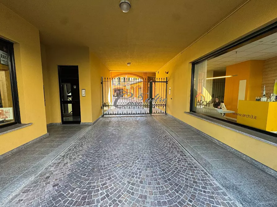 Immagine 5 di Box auto in vendita  in Via Scalabrini a Cermenate