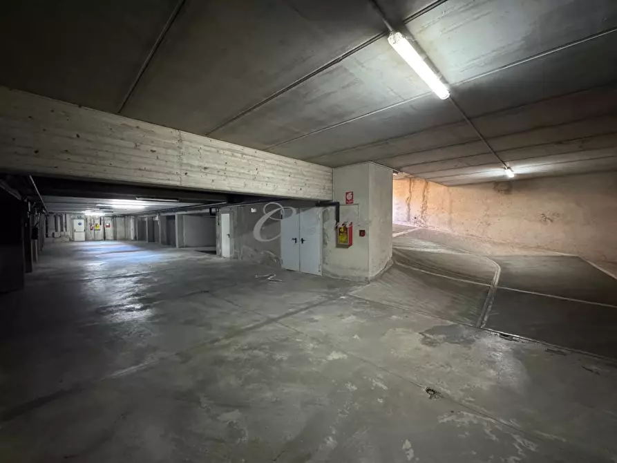 Immagine 11 di Box auto in vendita  in Via Scalabrini a Cermenate