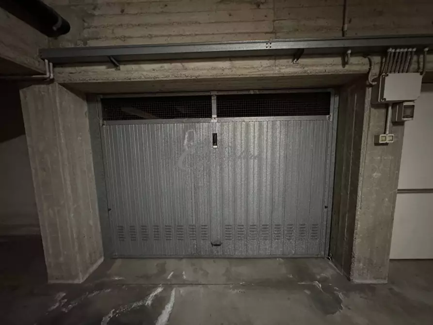 Immagine 3 di Box auto in vendita  in Via Scalabrini a Cermenate