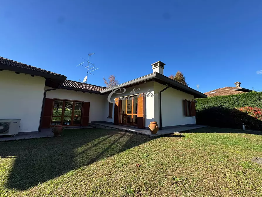 Immagine 7 di Villa in vendita  in Strada Privata delle Acacie a Arosio