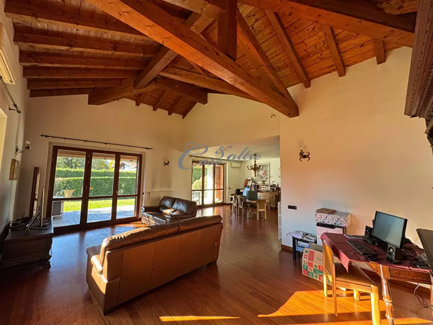 Immagine 2 di Villa in vendita  in Strada Privata delle Acacie a Arosio