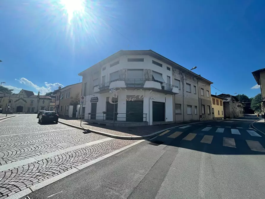 Immagine 2 di Casa semindipendente in vendita  in Piazza Umberto I a Arosio