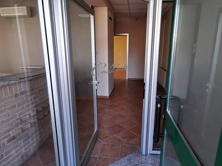 Immagine 4 di Negozio in affitto  in Via Don Luigi Meroni a Arosio