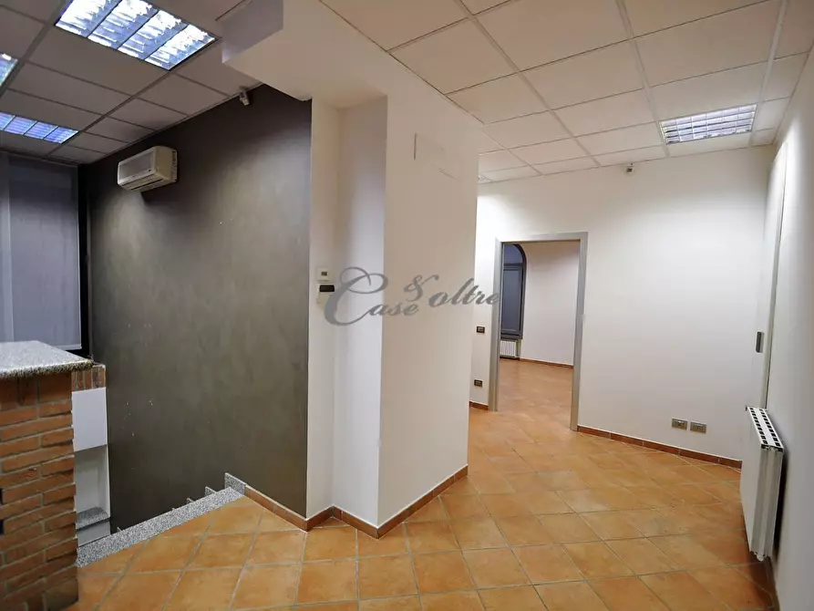 Immagine 2 di Negozio in affitto  in Via Don Luigi Meroni a Arosio