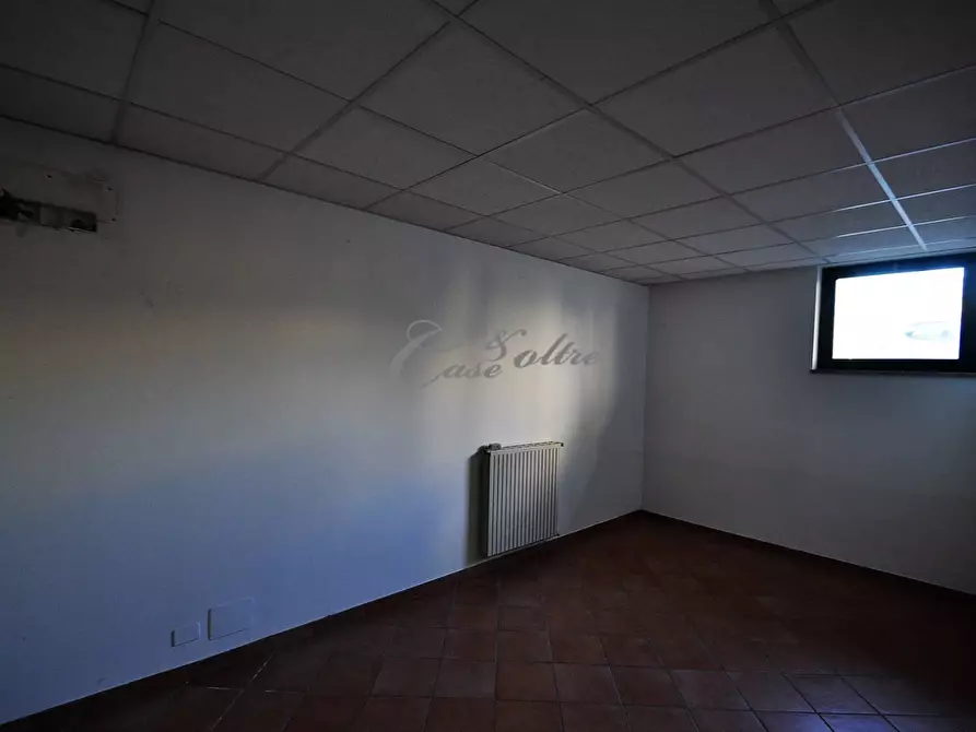 Immagine 13 di Negozio in affitto  in Via Don Luigi Meroni a Arosio