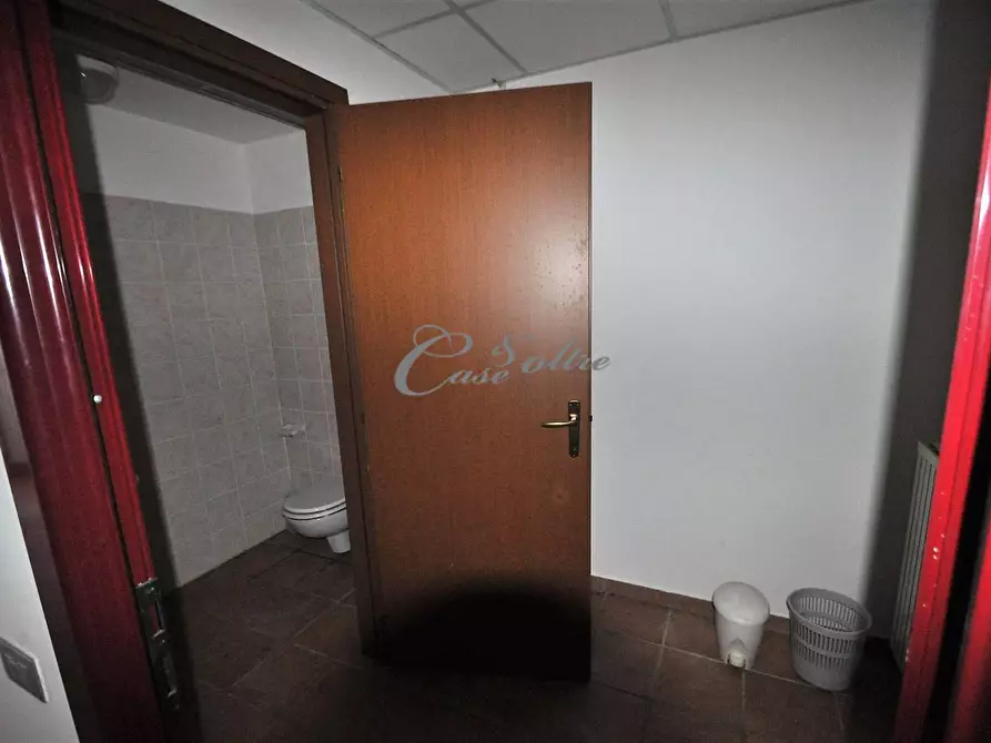 Immagine 15 di Negozio in affitto  in Via Don Luigi Meroni a Arosio